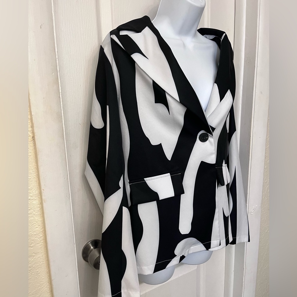 Black & white Woman’s Top